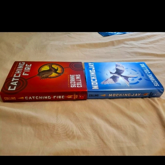 Hunger Games Book Lot, Catching Fire And Mockingjay by Suzanne Collins - Picture 2 of 6
